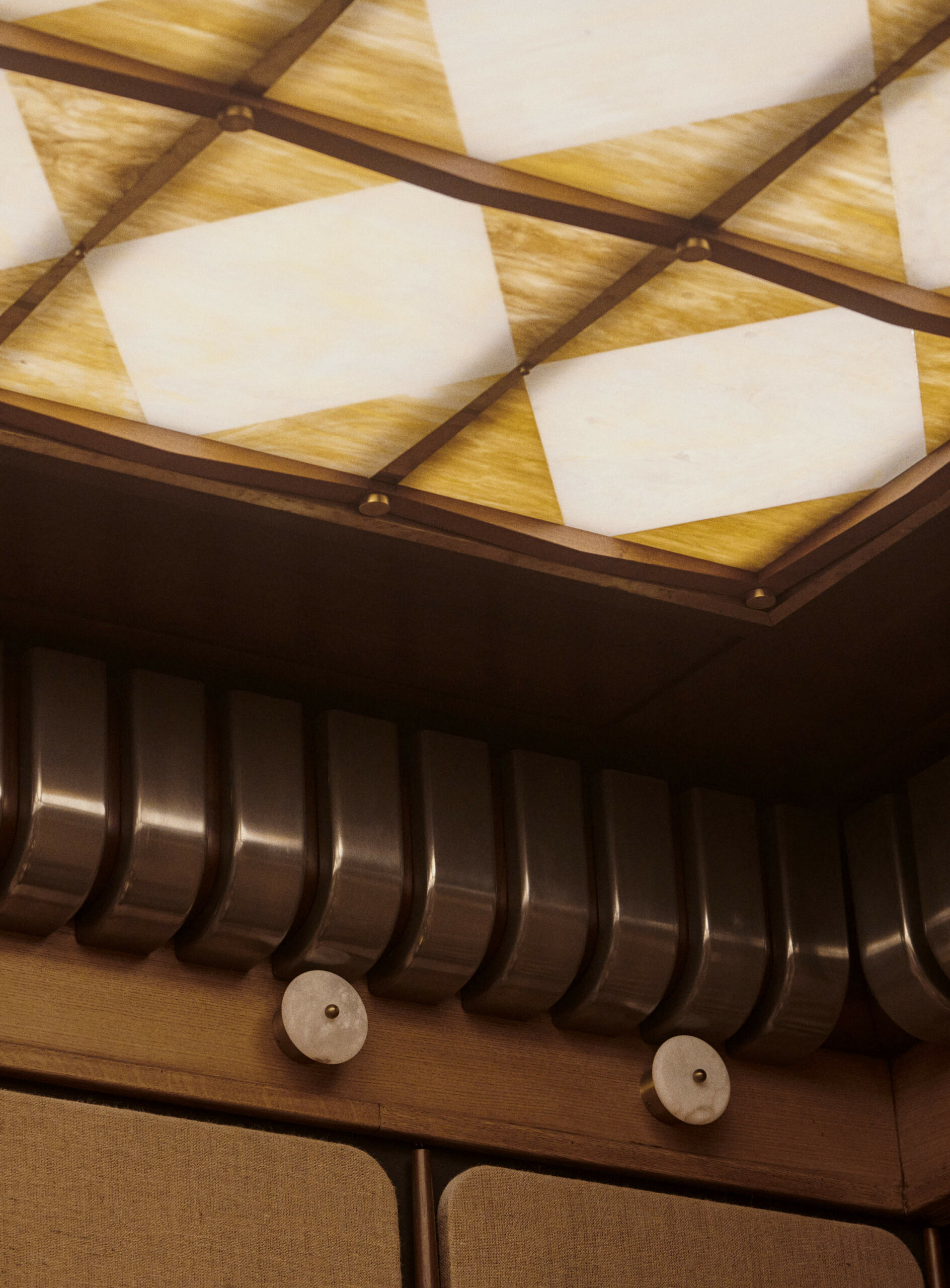 Jean-Paul-Members-Bar-1.6